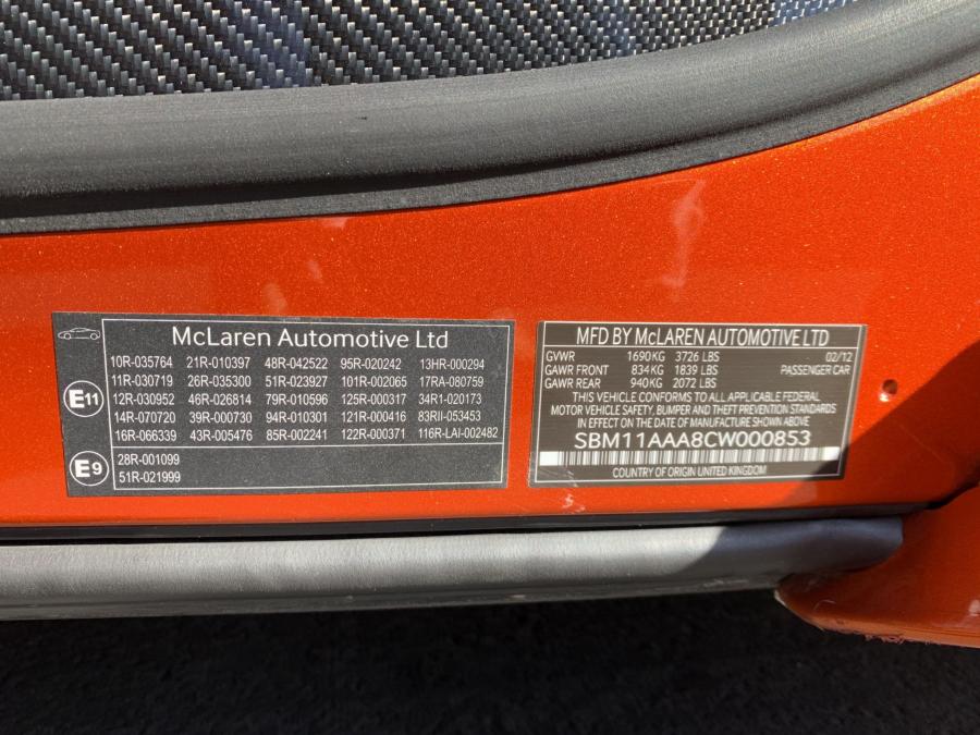Детали интерьера McLaren MP4-12C 2012 года  (фото 36 из 48)